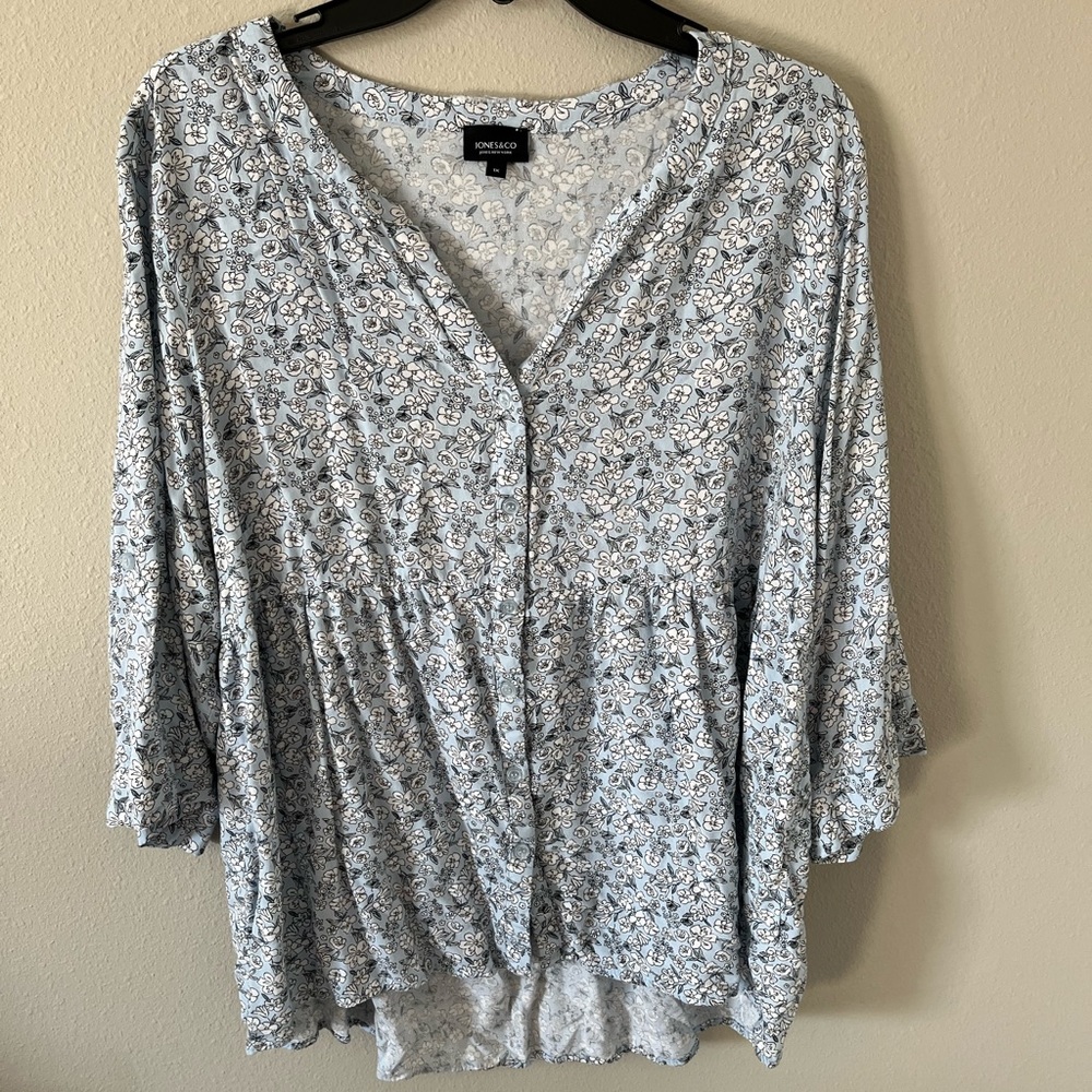 Jones & Co Blue Floral Babydoll Button Up Blouse